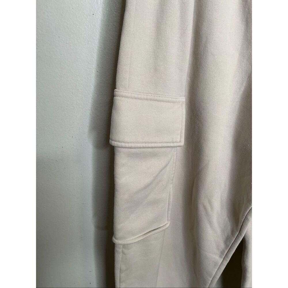 Abercrombie & Fitch Cargo Sweatpants | Medium in Cream - Picture 5 of 6